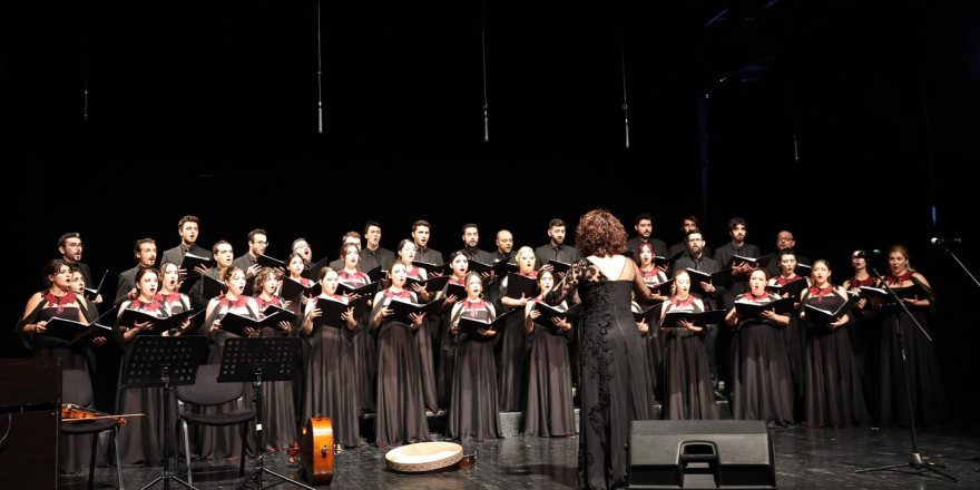 Nâzım Hikmet eserleri ile anıldı