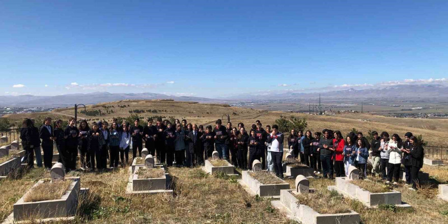 Necmettin Erbakan Fen Lisesi öğrencileri tarihi Aziziye tabyalarını gezdi