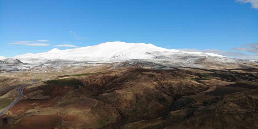 Nemrut Kalderası beyaz gelinliğini giydi