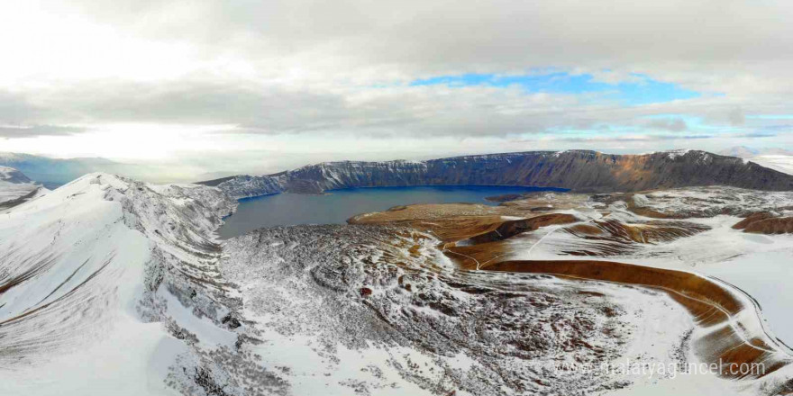 Nemrut Kalderası beyaz gelinliğini giydi