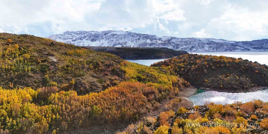 Nemrut Kalderası’nın bir yanı sonbahar bir yanı kış