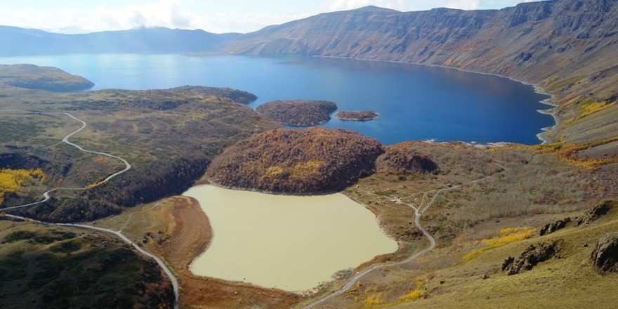 Nemrut Krater Gölü sezonun son ziyaretçilerini ağırlıyor