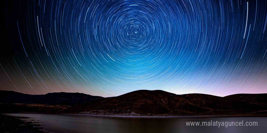 Nemrut’taki göllerle yıldızların buluşması hayran bırakıyor