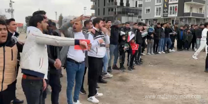 Nevşehir’deki Suriyeliler Esed rejiminin indirilişini halay çekerek kutladı