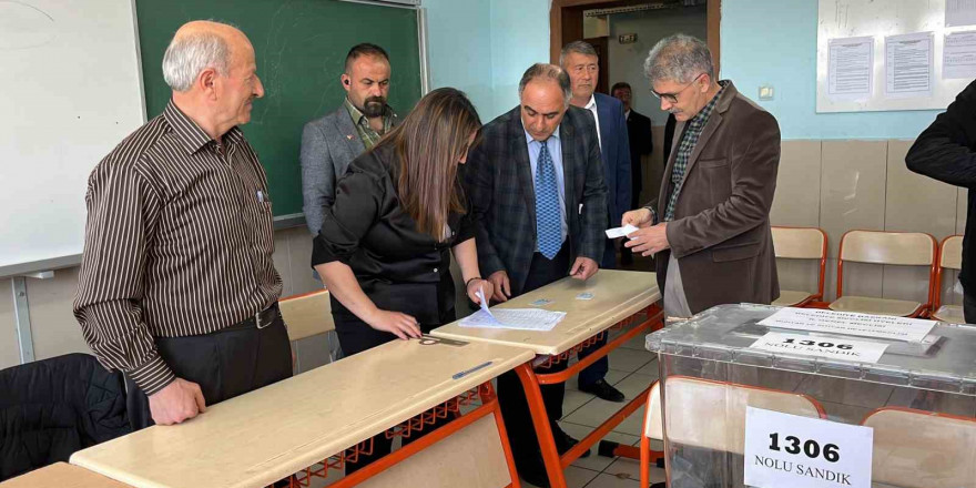 Niğde Valisi Cahit Çelik ve eşi oyunu kullandı