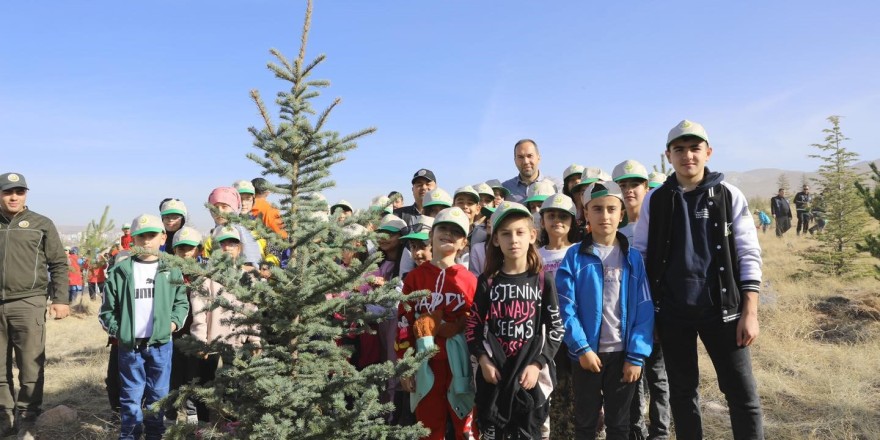 Niğde’de cumhuriyetin 100. yılında 100 bin fidan toprakla buluşuyor