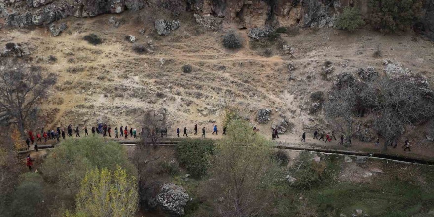 Niğde’de öğretmenler geleneksel doğa yürüyüşüne katıldı