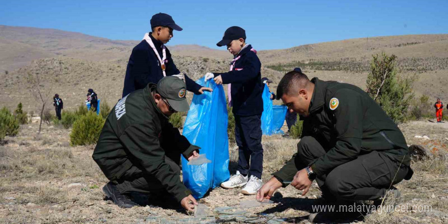 Niğde’de ormanda çöp topladılar