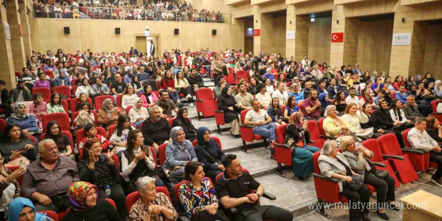 Niğde’de Tiyatro Rüzgarı Esecek