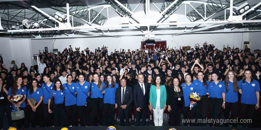 Nilüfer Belediyespor Eker Kadın Voleybol Takımı, öğrencilere altın tavsiyeler