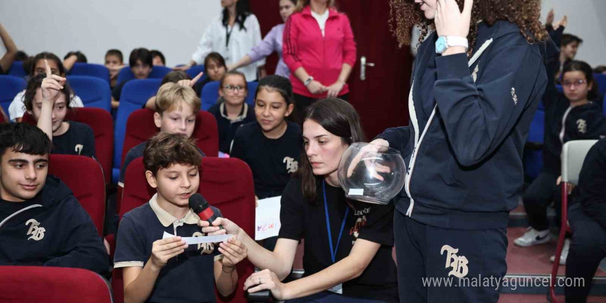 Nilüfer Belediyespor Eker Kadın Voleybol Takımı, öğrencilere altın tavsiyeler