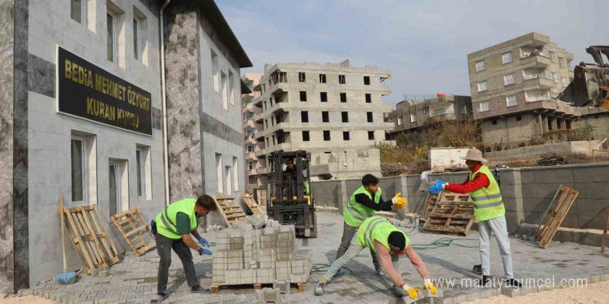 Nizip Belediyesi’nin merkez ve kırsaldaki çalışmaları devam ediyor