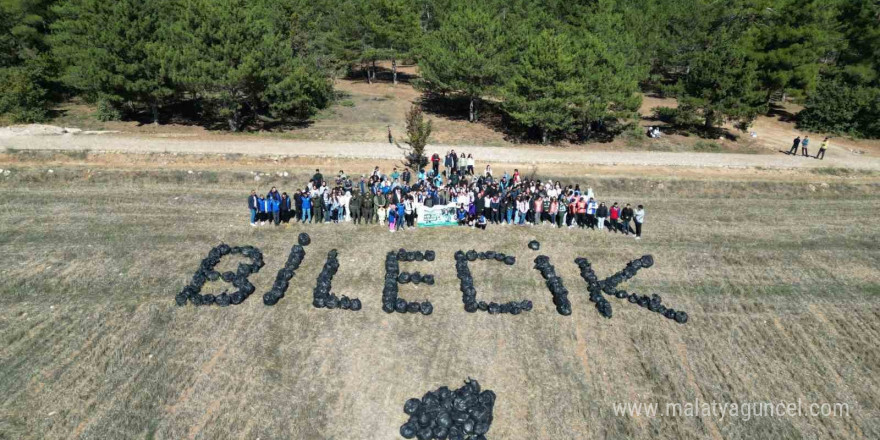 O kadar çöp topladılar ki poşetleriyle ’Bilecik’ yazdılar