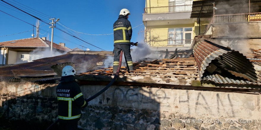 Odunlukta çıkan yangın paniğe neden oldu