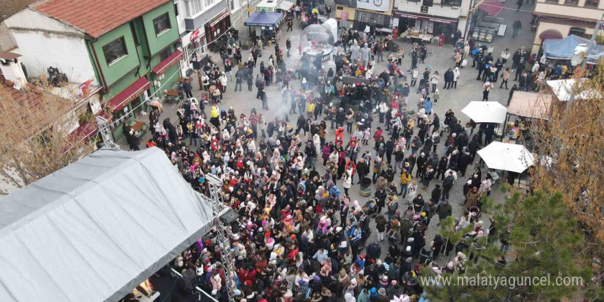 Odunpazarı Belediyesi’nin yeni yıl pazarı büyük ilgi gördü