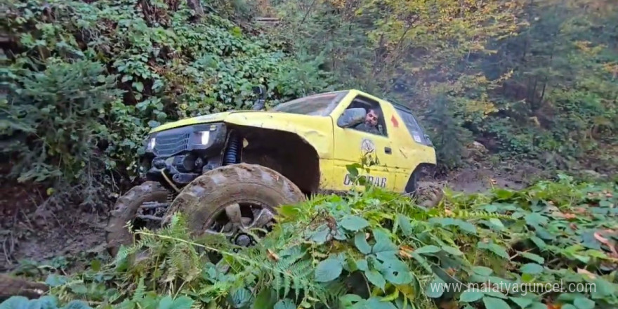 Off-Road tutkunlarından aksiyon dolu orman gezisi