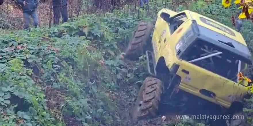 Off-Road tutkunlarından aksiyon dolu orman gezisi