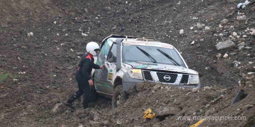 Off-road yarışlarının ‘seyirci’ etabı adeta nefes kesti