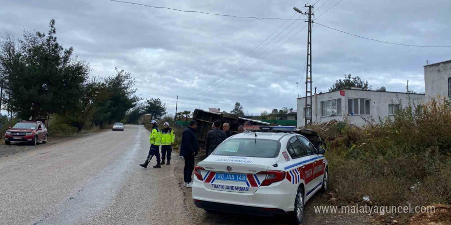 Öğrenci servisi takla attı: 2 yaralı