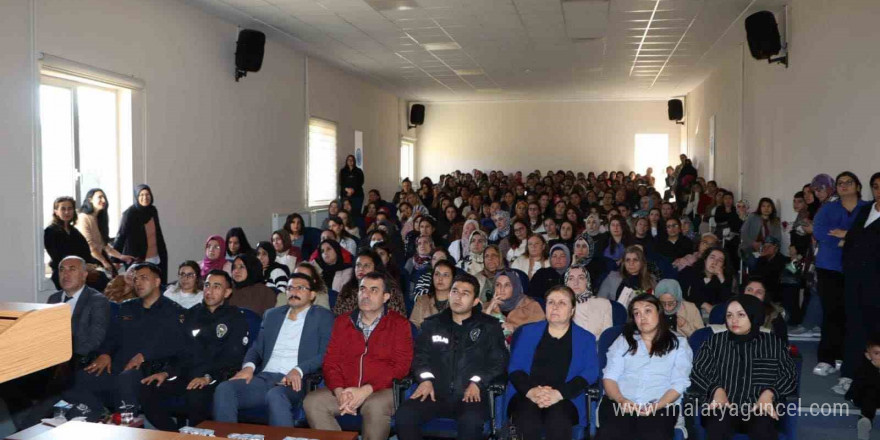 Öğrenci ve velilere uyuşturucu ile mücadele anlatıldı