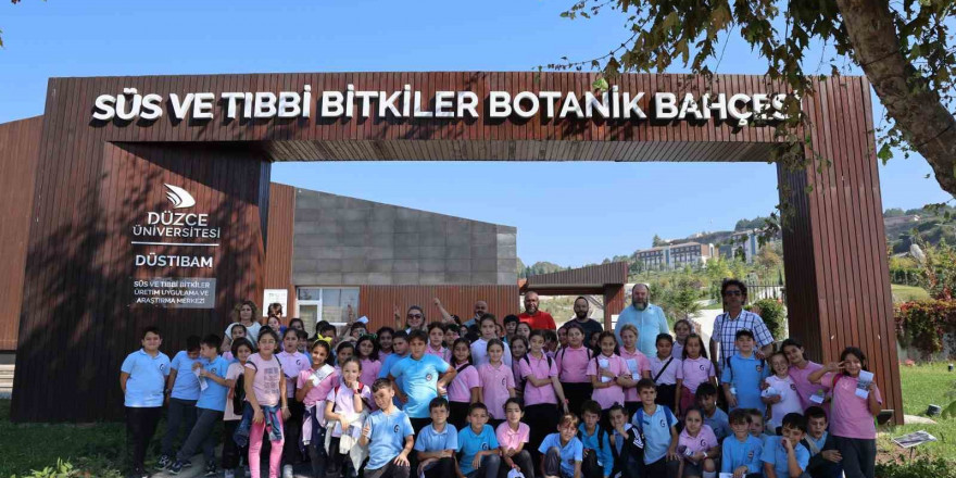 Öğrenciler botanik bahçesini gezdi bitkileri tanıdı