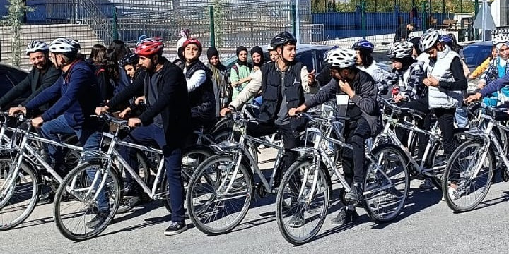 Öğrenciler madde bağımlılığına karşı pedal çevirdi