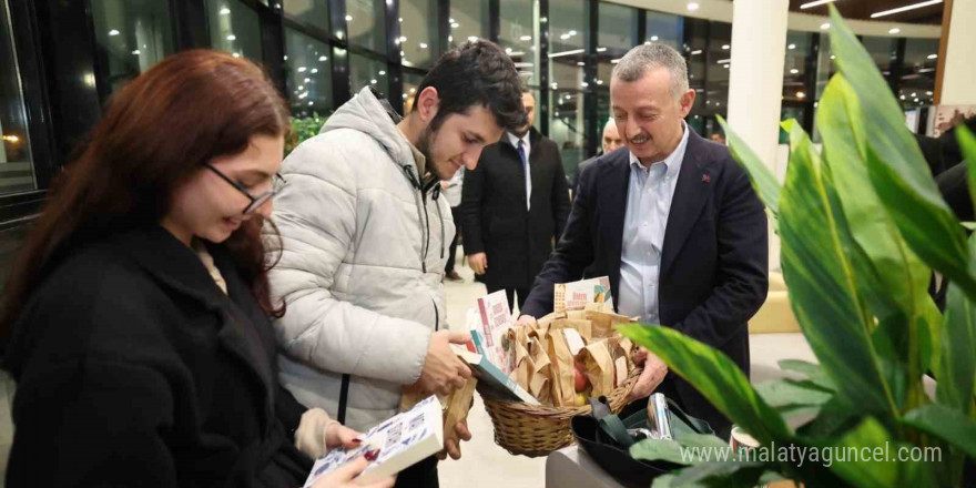 Öğrenciler yeni yıla kütüphanede girdi