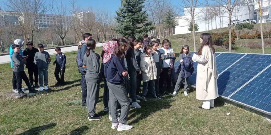 Öğrenciler yenilenebilir enerjiyi öğrendi