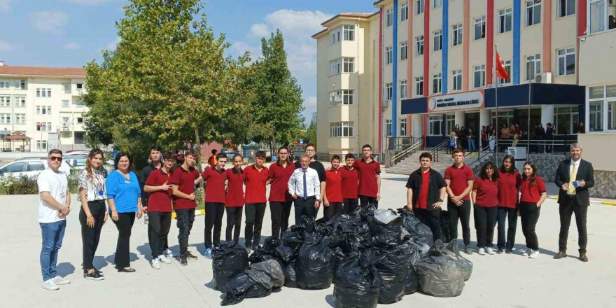 Öğrencilerden geri dönüşüme destek