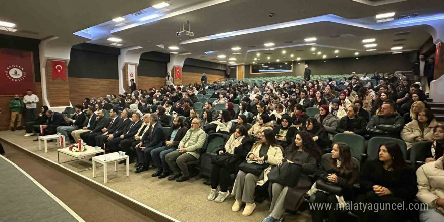 Öğrencilere ‘dezenformasyon’ konferansı