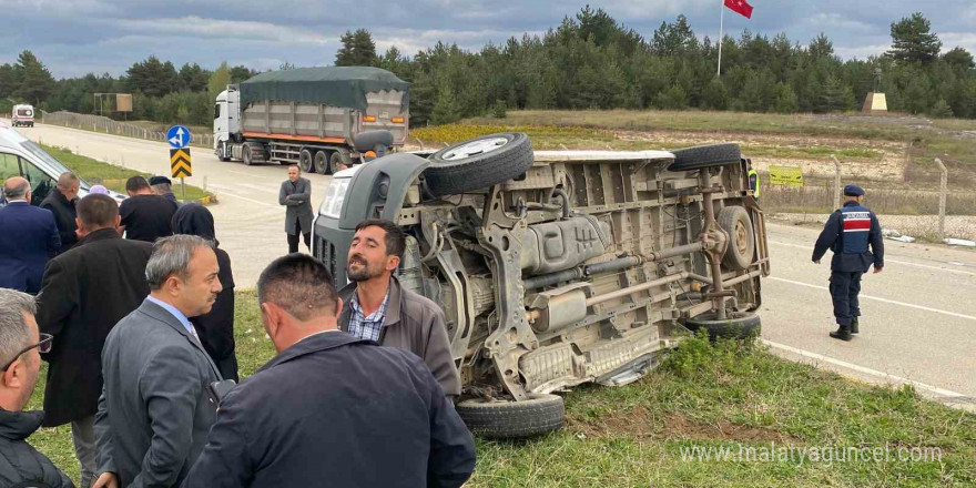 Öğrencileri taşıyan servis tırla çarpıştı: İlk belirlemelere göre 13 yaralı