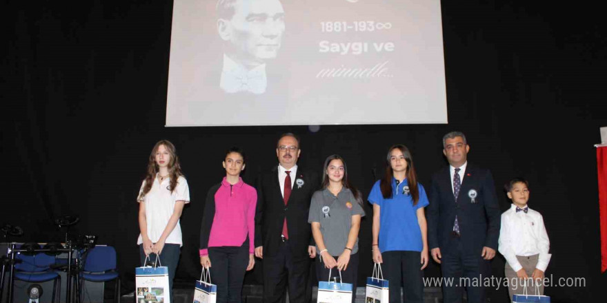 Öğrencilerin ‘Atatürk Oratoryosu’ ayakta alkışlandı