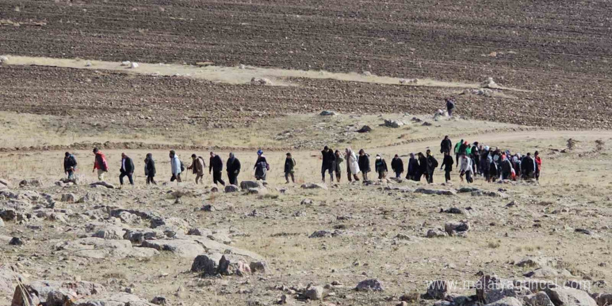 Öğretmenler 2 bin 600 yıllık Zernaki Tepe’ye doğa yürüyüşü gerçekleştirdi