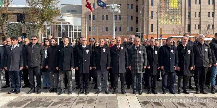 Öğretmenler Günü için çelenk sunma töreni yapıldı