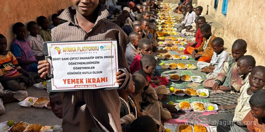 Öğretmenler Günü’nde Afrikalı çocukları doyurdular