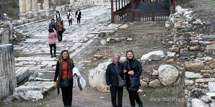 Öğretmenler Stratonikeia’yı gezdi