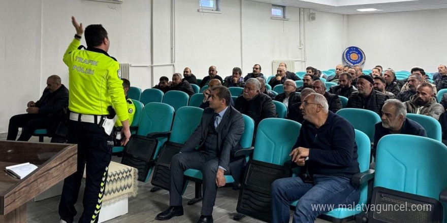 Okul servis araç şoförlerine yönelik bilgilendirme toplantısı düzenlendi