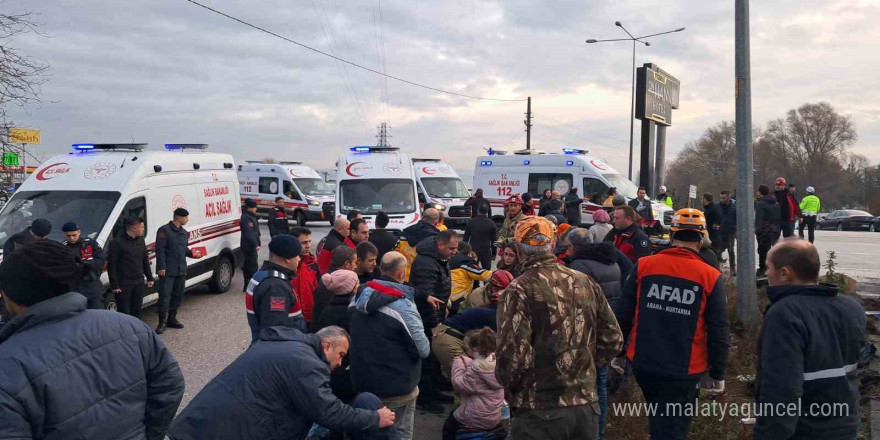 Okul servisi ile tır çarpıştı... 8 öğrencinin durumu ağır ağır