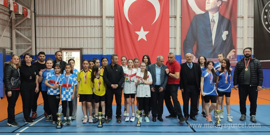 Okul sporları badminton yıldız kızlar maçları sona erdi