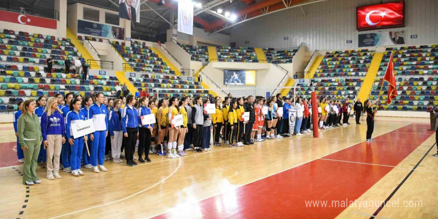 Okul Sporları Voleybol Yıldızlar grup müsabakaları başladı