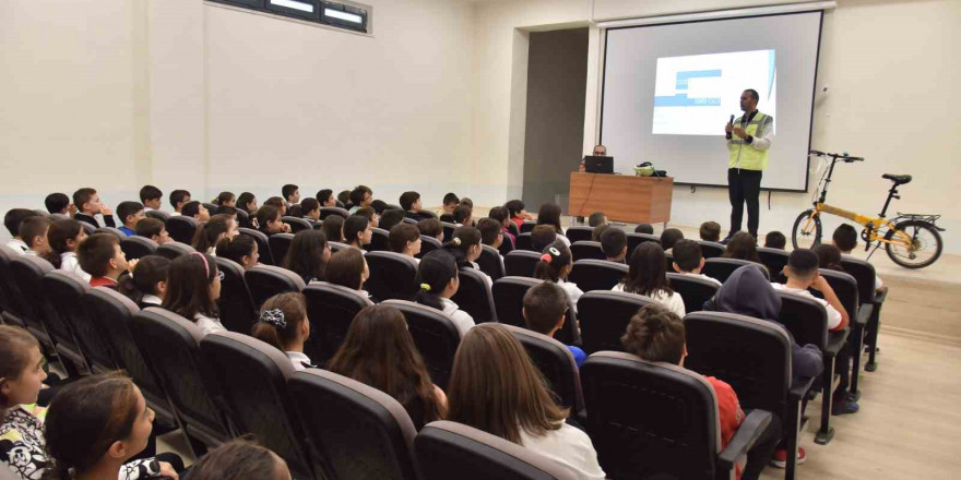 Okullarda Temel Trafik ve Bisiklet Kültürü semineri veridi