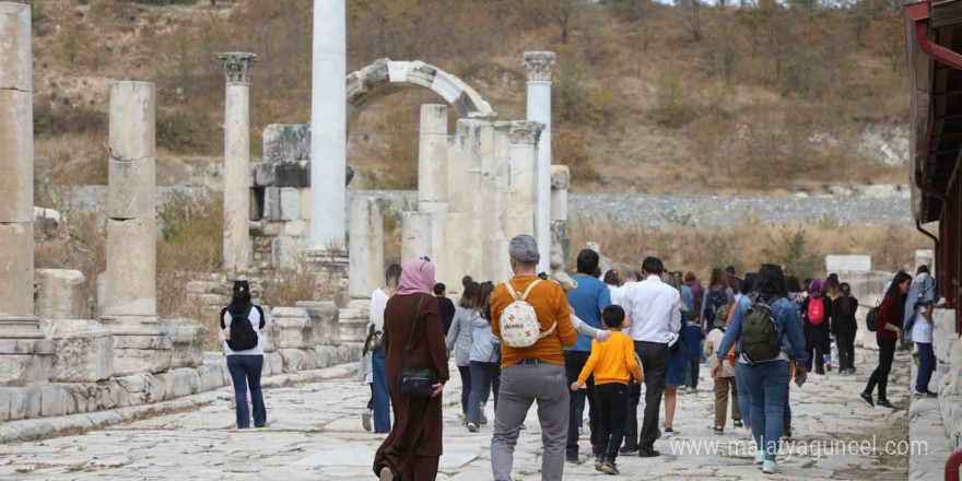 ‘Okuma Seferberliği Projesi’ ödül töreni Yatağan’da yapıldı