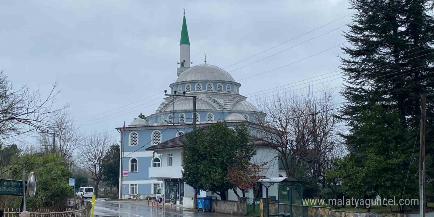 Ölmeden iki camide selasını okuttu, mahalleli hayrete düştü