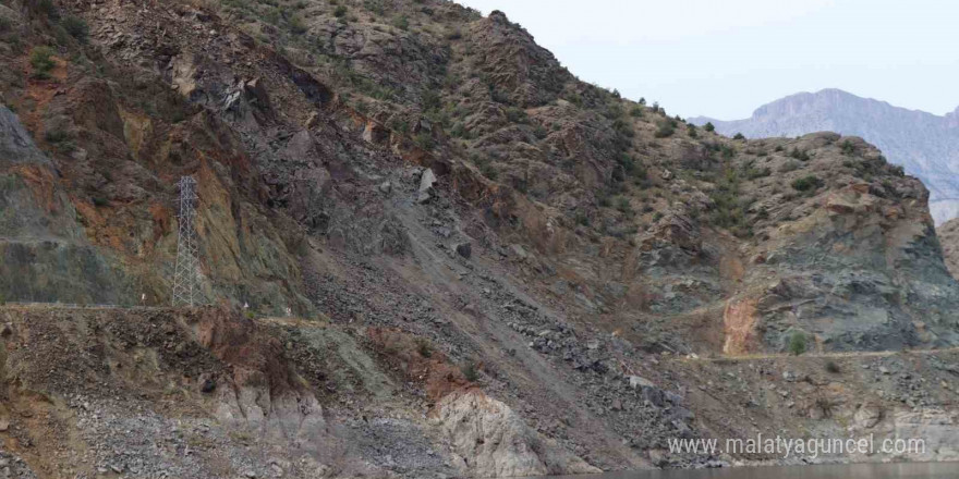 Oltu-Artvin kara yolu 50 gündür kapalı