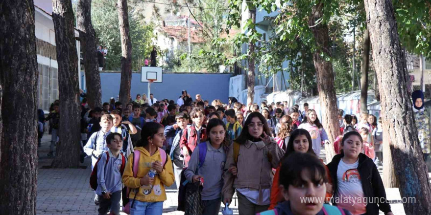 Oltu Karabekir İlkokulu’ndan çifte başarı