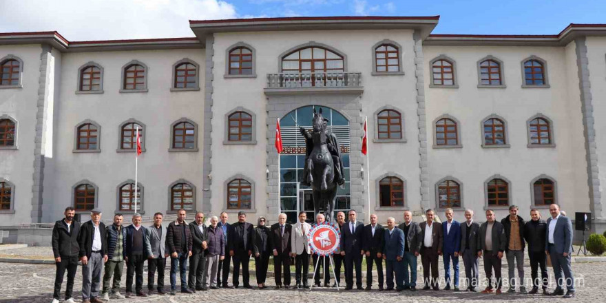 Oltu’da muhtarlar günü kutlandı