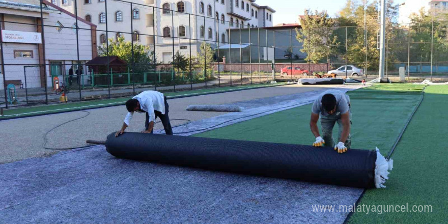 Oltu’da stadyumun zemini yenileniyor