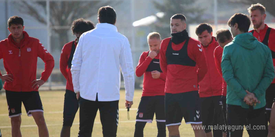 Ömer Erdoğan’dan, Aaron Boupendza açıklaması!