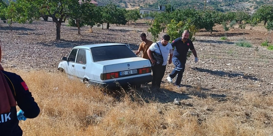 Ön tekeri çıkan otomobil tarlaya girdi: 1 yaralı