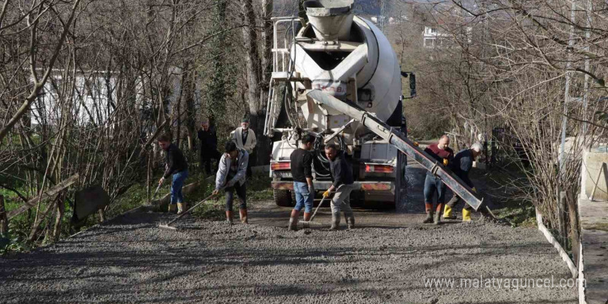 Ordu’da beton yol çalışmaları devam ediyor